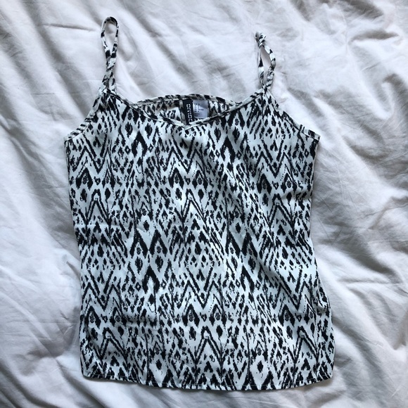 Divided H&M Black‎ and White Sleeveless Blouse - Picture 1 of 4